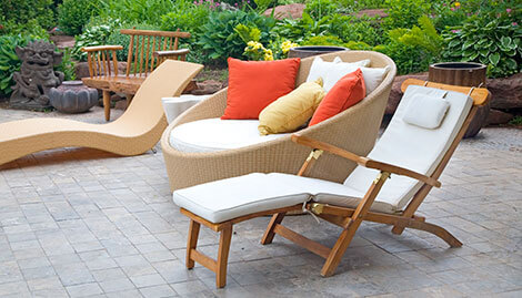 Outdoor chaise lounge